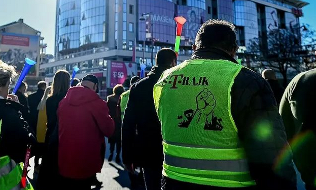 Sindikat Telekoma protestnom šetnjom obilježio 106 dana štrajka