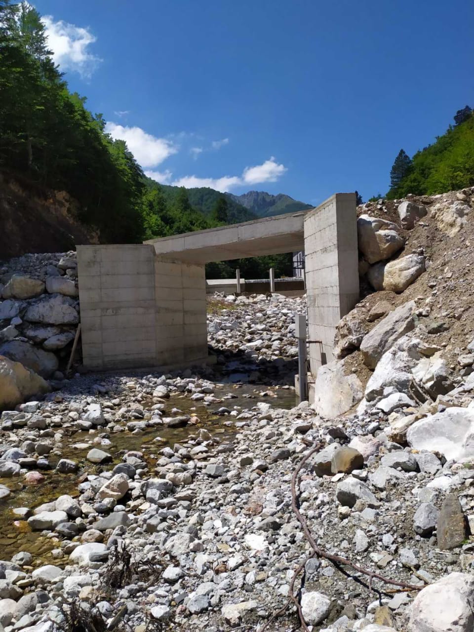 Konjuhe pod Komovima – Milovi tajkuni im oteli rijeke, pustoše šume, uništavaju puteve