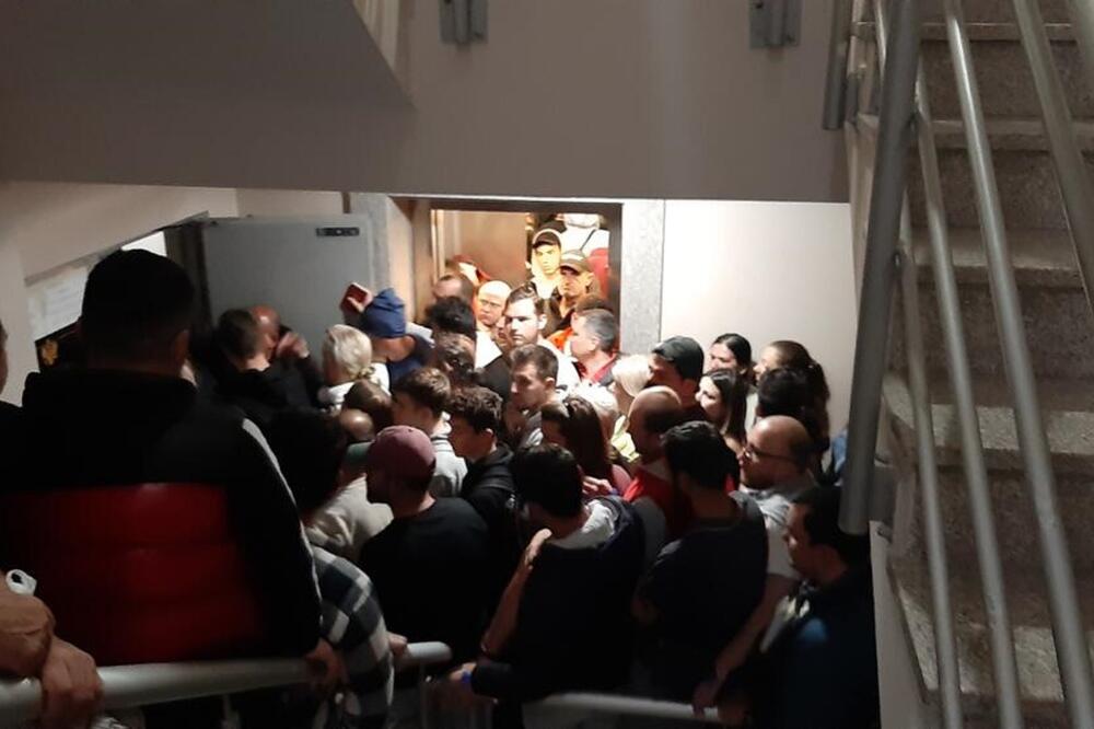 Budva: Dva maloljetnika upozorena zbog prodaje rednih brojeva u filijali MUP-a