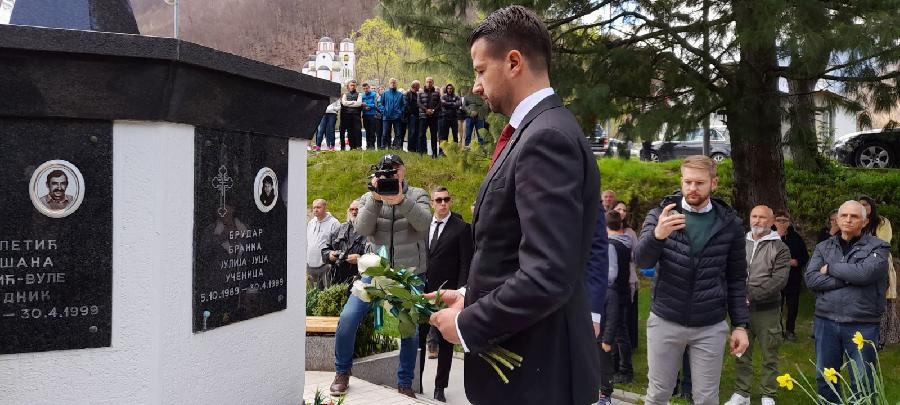 Milatović u Murinu: Stradanje šest nevinih ljudi obavezuje nas na sjećanje; Ako se ne sjećamo svojih žrtava, neće ni nas kao naroda biti! (VIDEO)