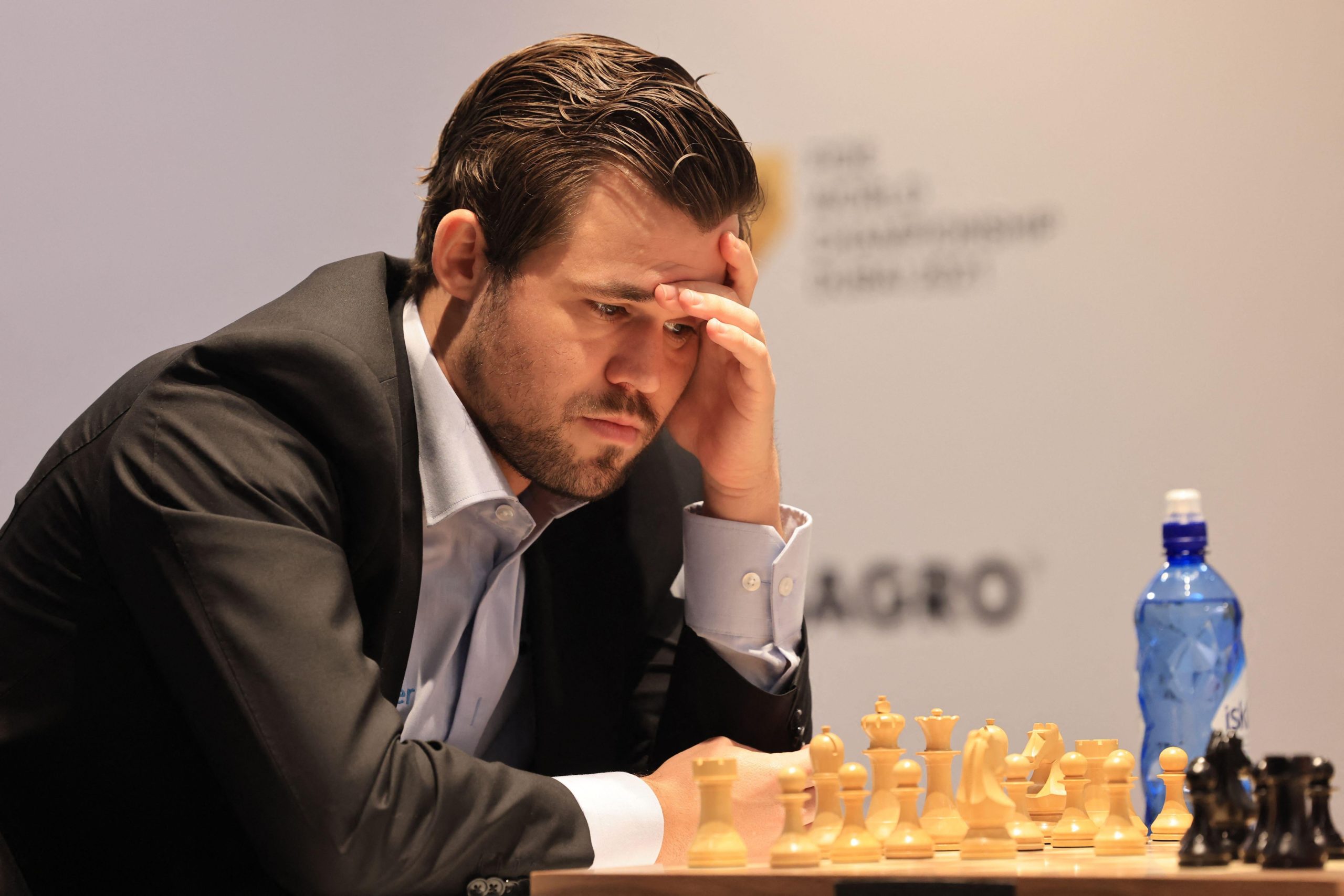Magnus Karlsen izgubio meč zbog bizarne greške
