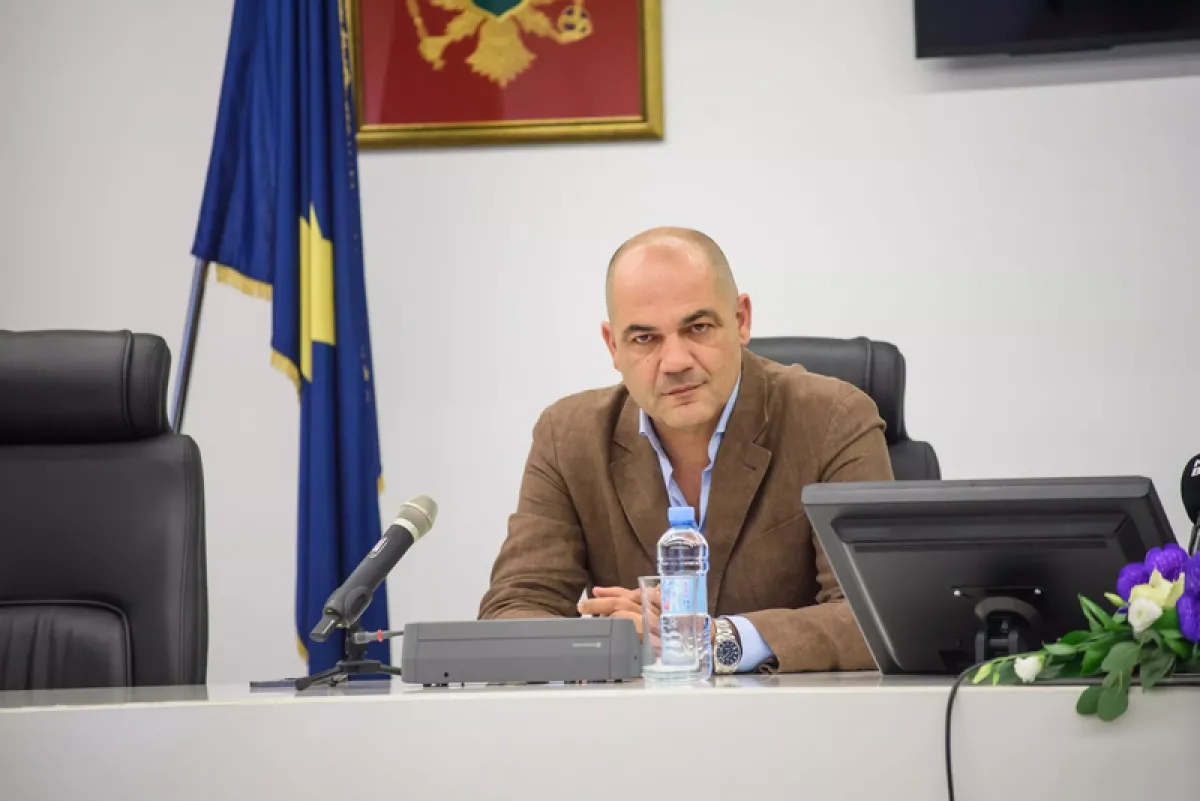 Advokati se žalili na rješenje o pritvoru: SDT izmislilo kumovsku vezu Božovića sa Miletom Ojdanićem, ni jedan dokaz nijesu ponudili za svoje tvrdnje, u spisima sami sebe demantuju!