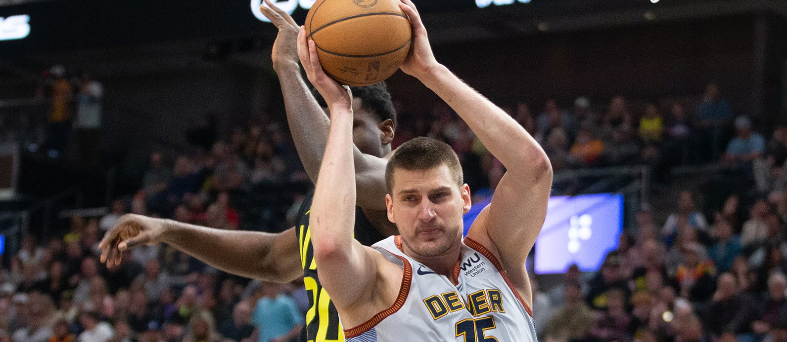 Jokić malo igrao, ubilježio nevjerovatan dab-dabl, meč sa Jutom završio u trenerci