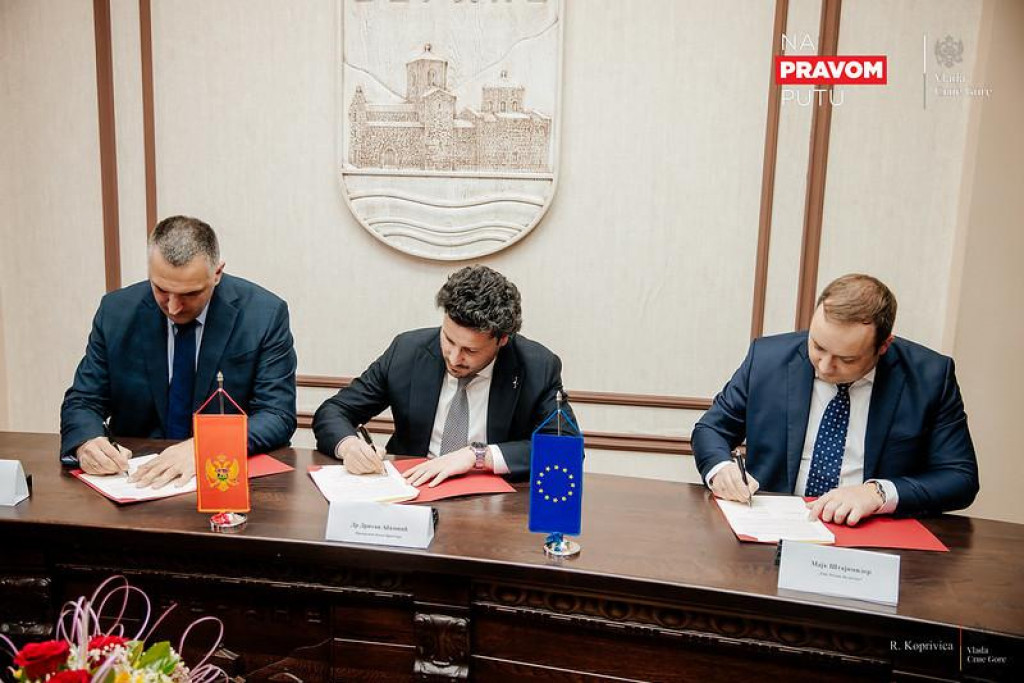 Potpisan Memorandum: Air-park Berane oživjeće aerodrom, otvoriće se dvije fabrike…