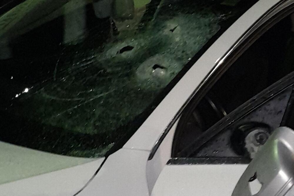 Budva: Sjekirom po automobilu, mladiću nanio teške povrede
