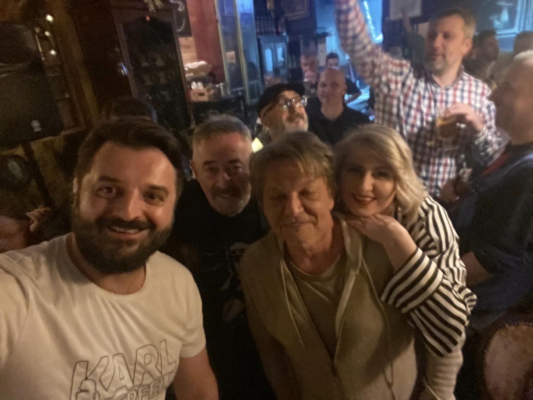 Uživali poslije predstave: Glumačka ekipa kod sina košarkaške legende