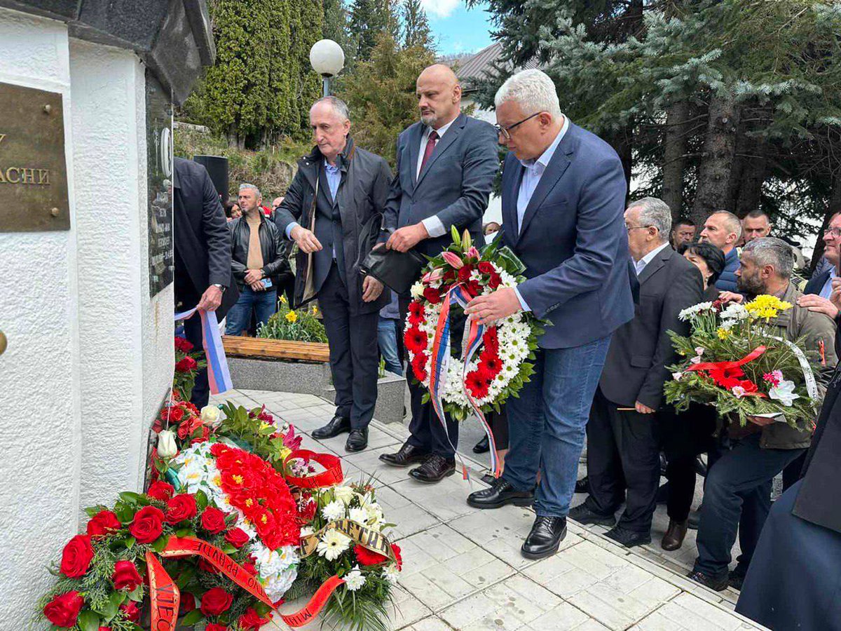 Mandić položio vijence u Murinu: Porodice žrtava i dalje traže pravdu, a država im se još nije odužila za veliki bol i neizmjernu patnju