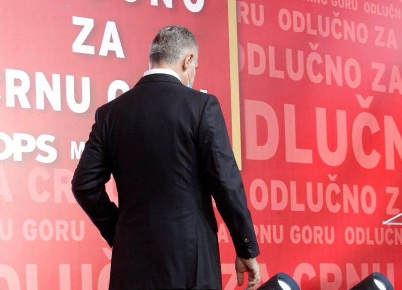 OBOREN JE S’ TRONA BALKANSKI PINOČE