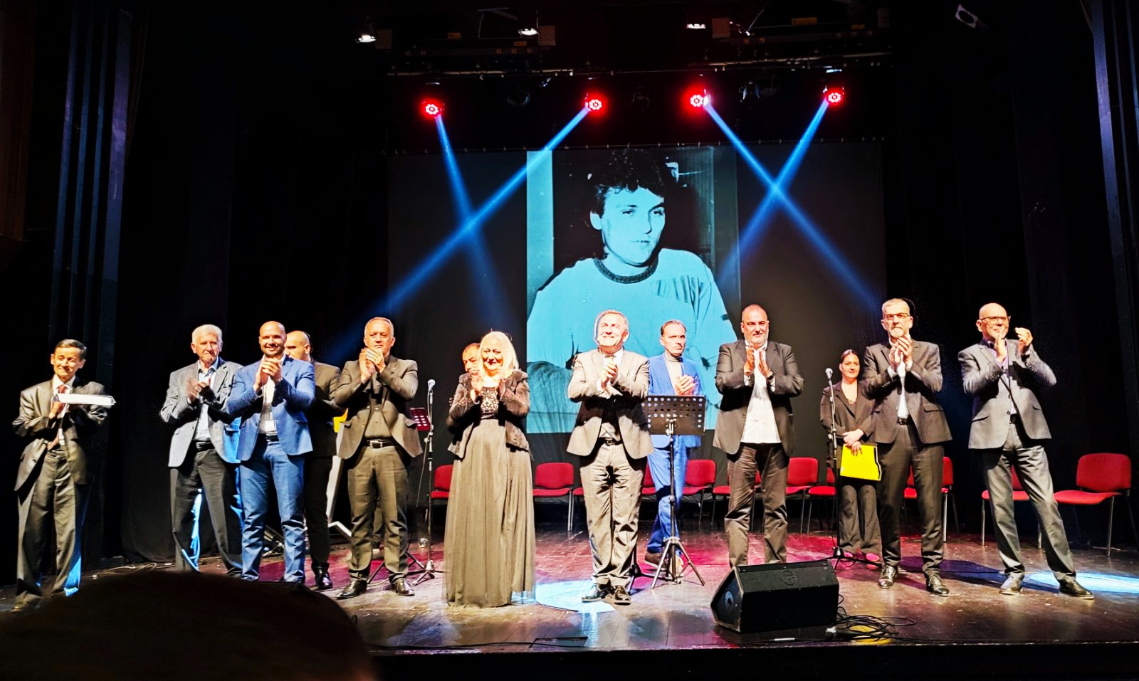 Održan koncert u znak sjećanja na Zorana Kalezića: „Pjevamo Zoranove pjesme“ uz radost, suze i aplauze