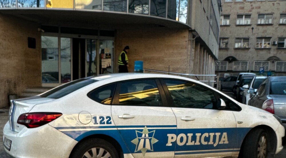 Policijska akcija u više gradova: Nađeni birački spiskovi, kopije ličnih karata…