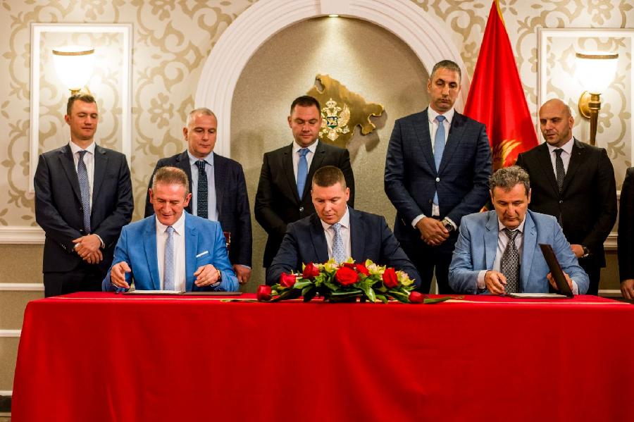 Adžić potpisao Kolektivni ugovor za zaposlene u MUP-u, bolji uslovi za rad