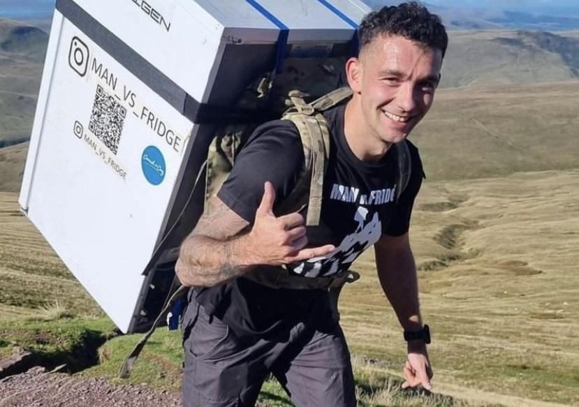 U humanitarne svrhe sa frižiderom na leđima na tri planine