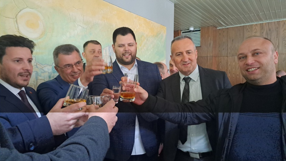 Menadžement EPCG ispunio obećanje: Željezara radi, radnicima ugovor za stalno, prosječna plata 700 evra!