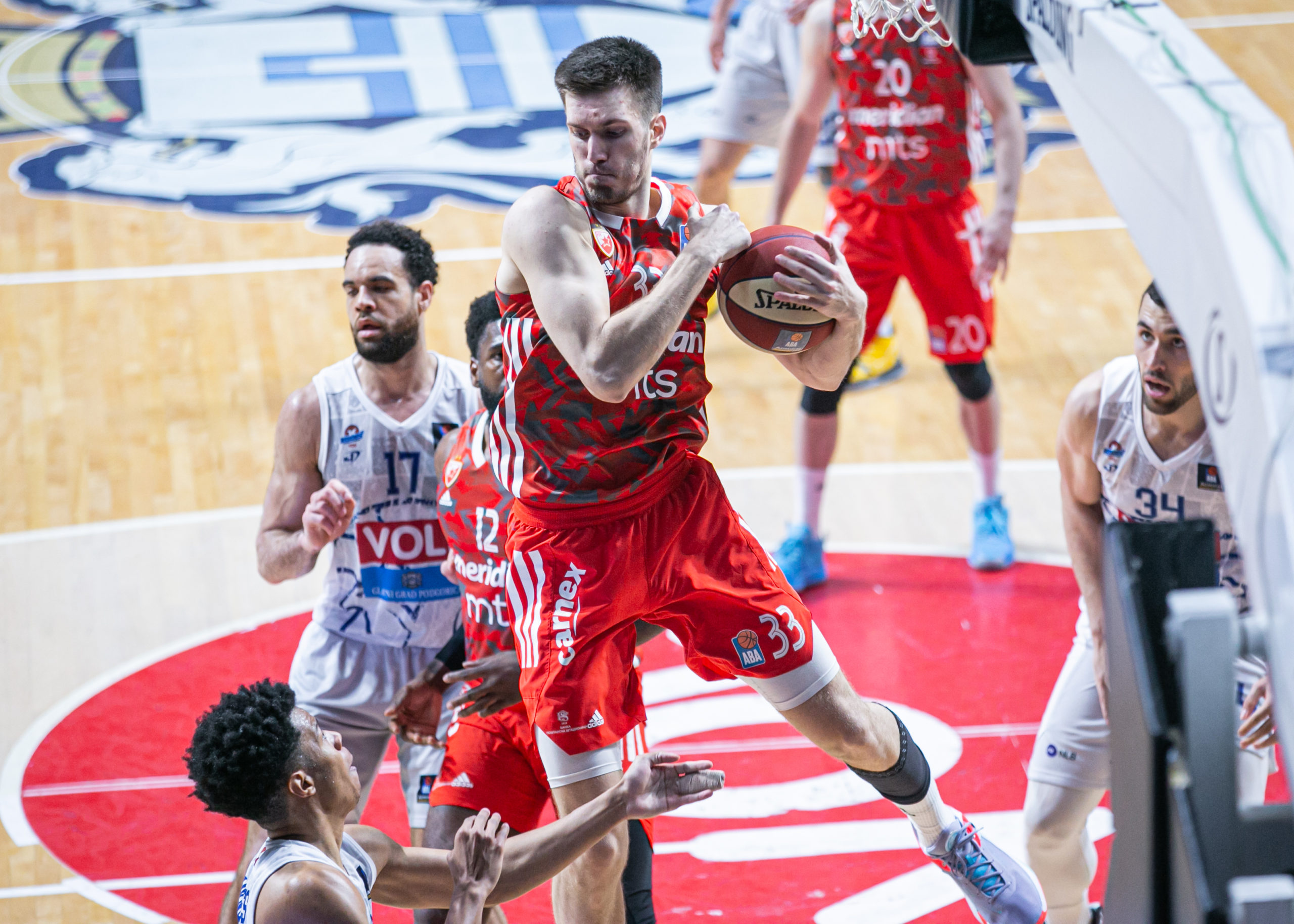 Zvezda deklasirala Budućnost