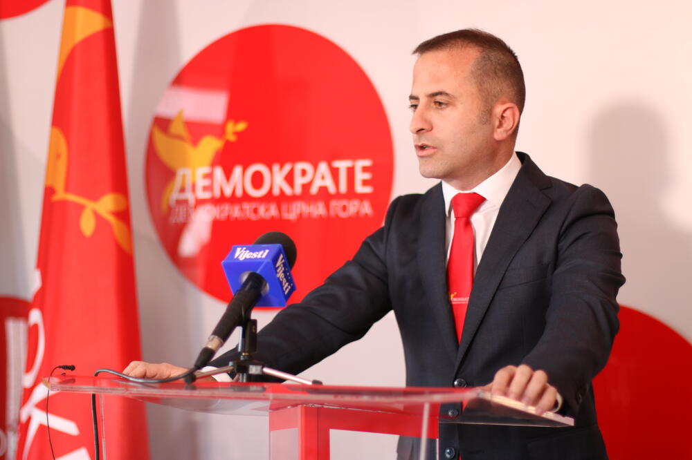 Pejović: „Tužbom ćemo tražiti da Radović vrati otpremninu“