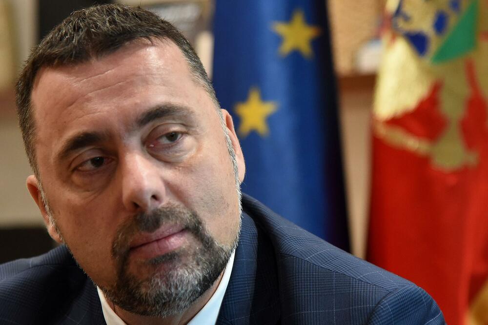Đurović: Mladi fizičari moraju da idu na prestižno takmičenje, pokušaću da riješim problem