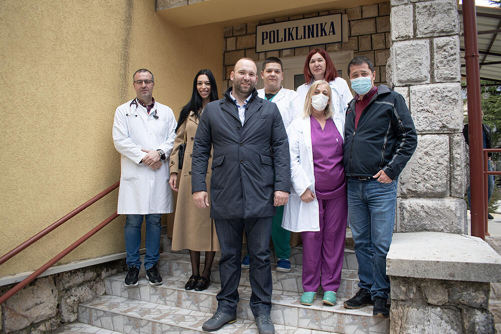Universal Capital Banka uručila donaciju specijalnoj bolnici “Dr Jovan Bulajić“u Brezoviku i Institutu za bolesti djece KBCG