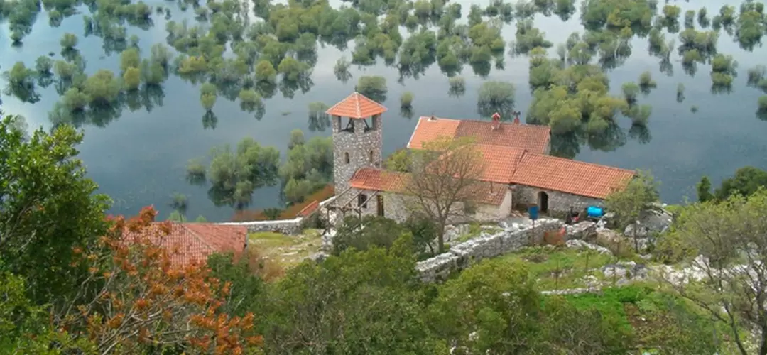 Za obnovu manastira Kom prikupljeno 1.500 evra