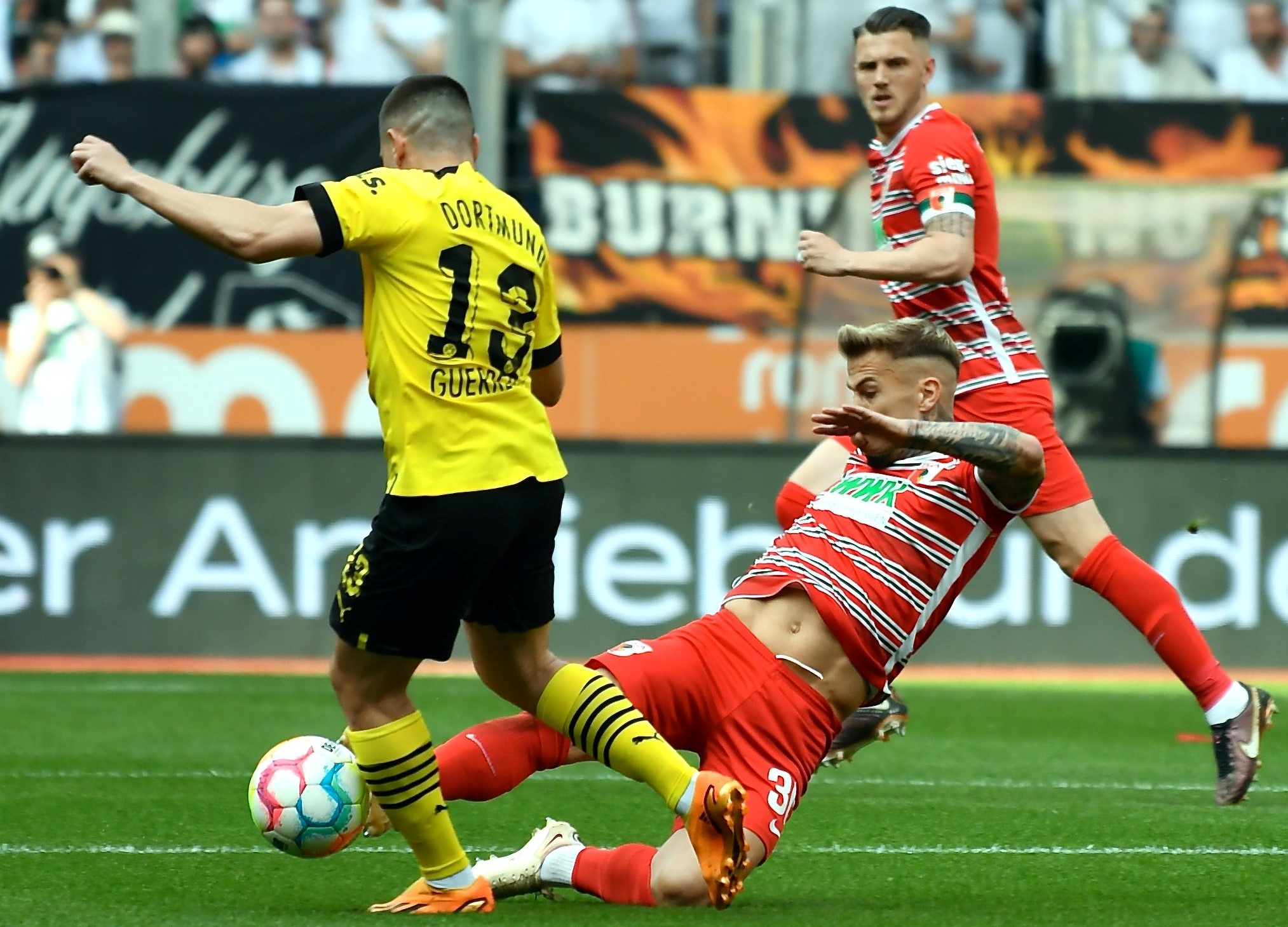 Borusija Dortmund prebrodila Augzburg: Salatara praktično u rukama