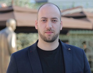 Protesti da ne prerastu u političku kampanju i borbu vlasti i opozicije preko leđa namučenog i uplašenog naroda!
