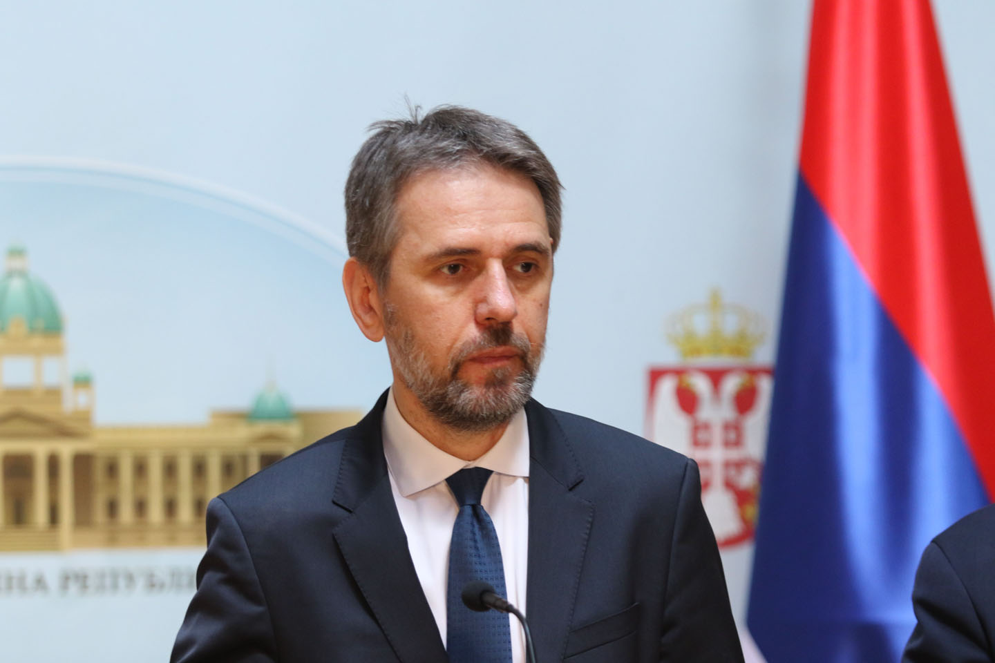 „Kada zemlje prestanu da koriste dolar kao valutu za devizne rezerve i počnu međusobom da trguju mimo dolara, to je kraj dominacije zapada, kraj dominacije Amerike“!