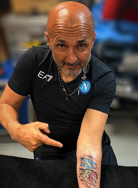 Spaleti istetovirao grb Napolija