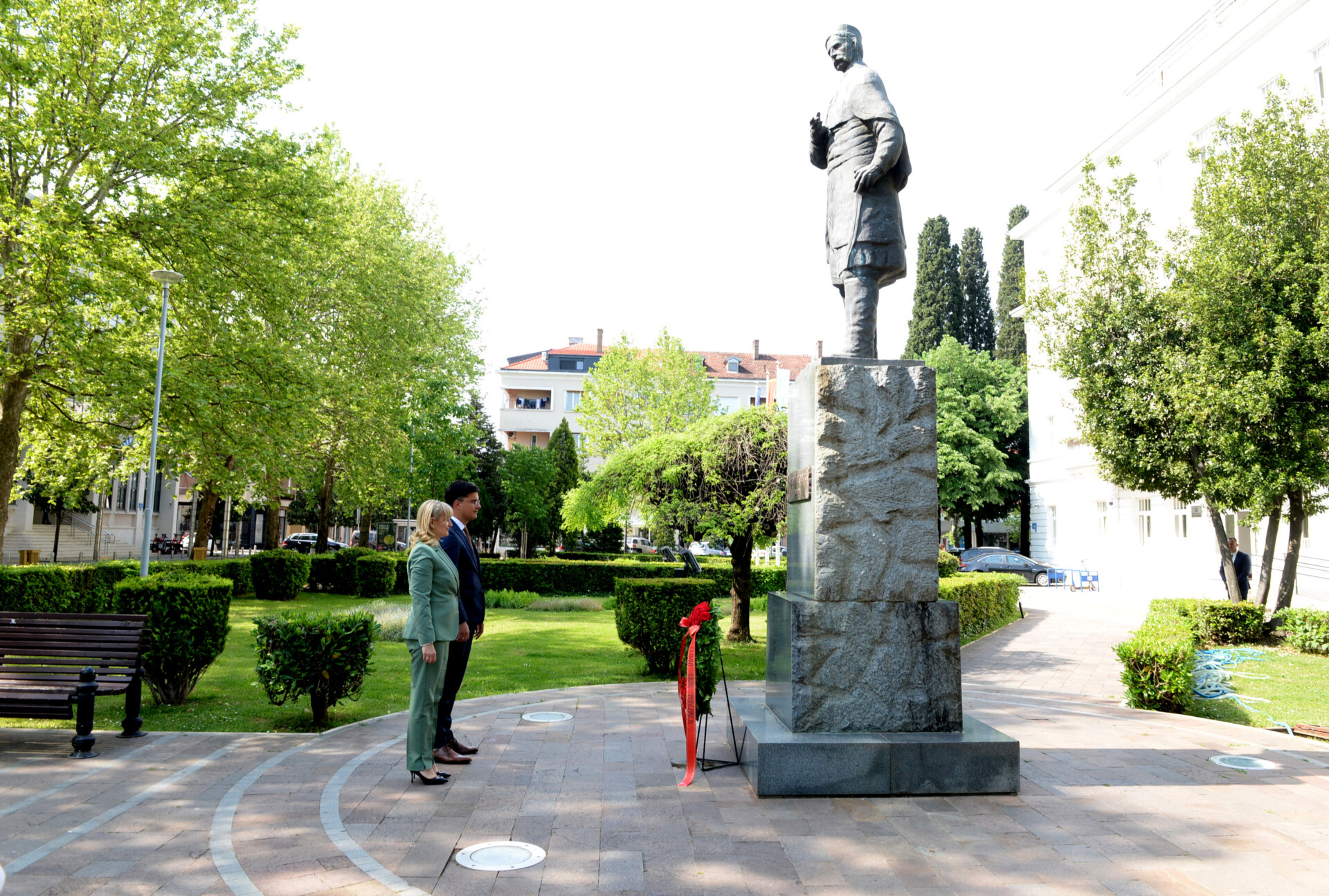 Borovinić Bojović i Šaranović položili vijenac na spomenik Marku Miljanovu