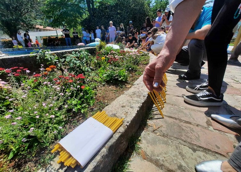 Građani Kotora i Herceg Novog odali počast žrtvama tragedija u Srbiji