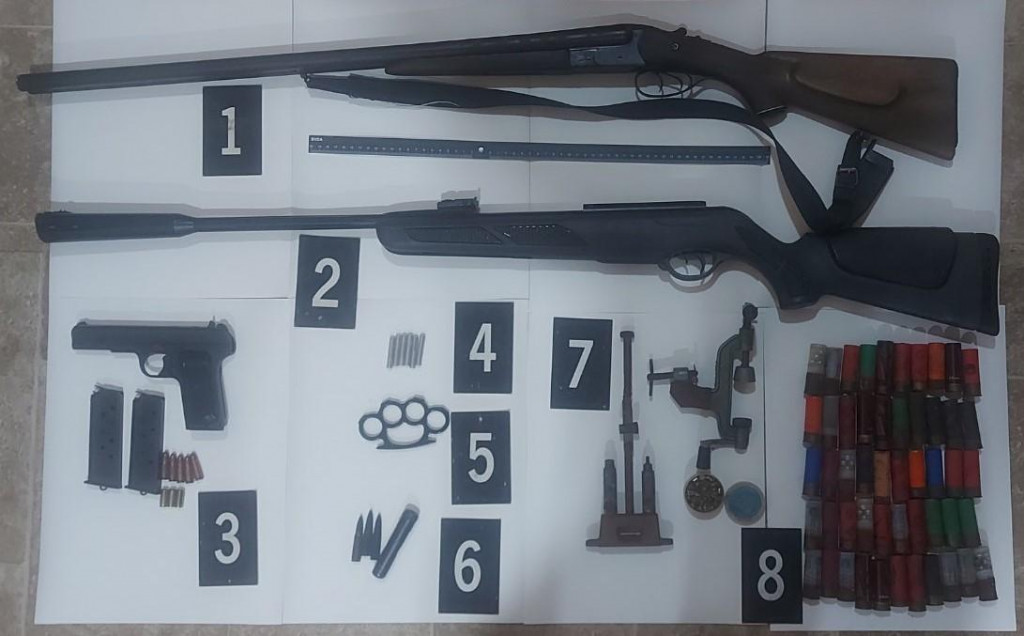 Ulcinjski policajci oduzeli više komada oružja u ilegalnom posjedu
