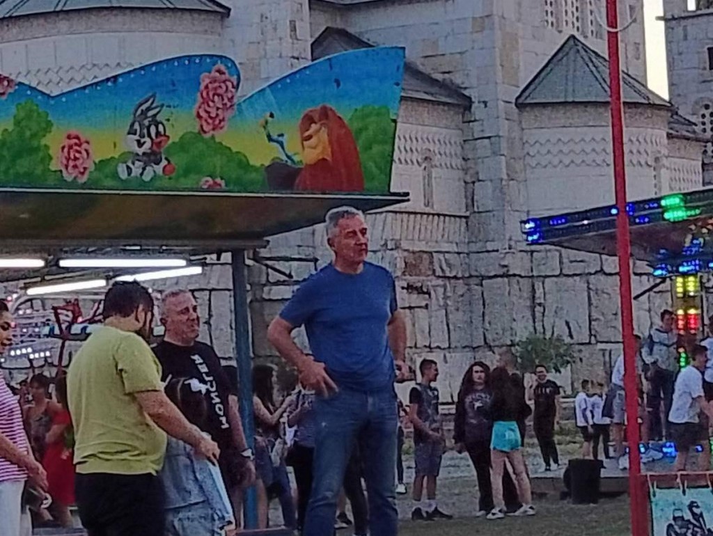 Milo se približio crkvi na par metara, bio na karuselu
