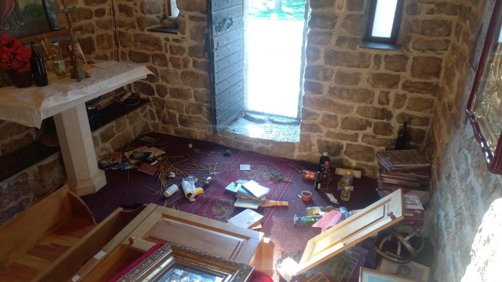 Nečuveno: „Komita“ mošti svetitelja bacio u kontejner