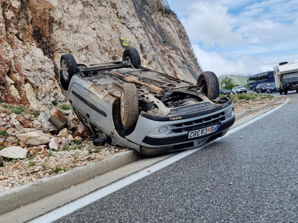 Prevrnula se kola na putu Cetinje – Budva