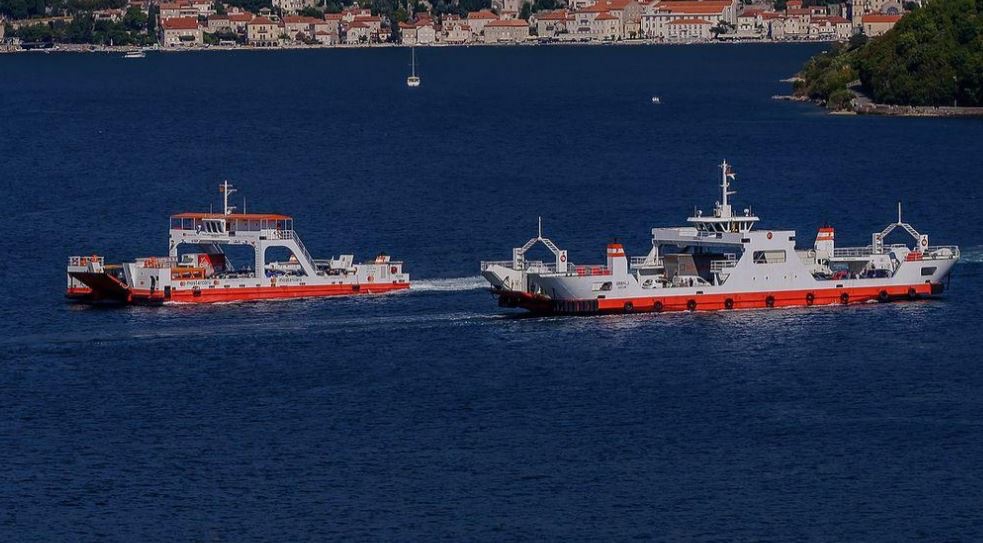 Vrijeđanje inteligencije naroda: Kumovima Mila Đukanovića nova vlast omogućila da dnevno zarađuju od države po 1.000 evra!