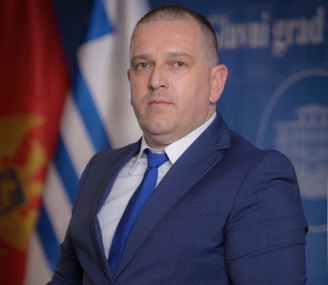 Čađenović: Šaranović i Vukadinović miješajući babe i žabe, natjerali su rukovoditeljku računovodstva da potpiše izjavu koja ne odgovara istini