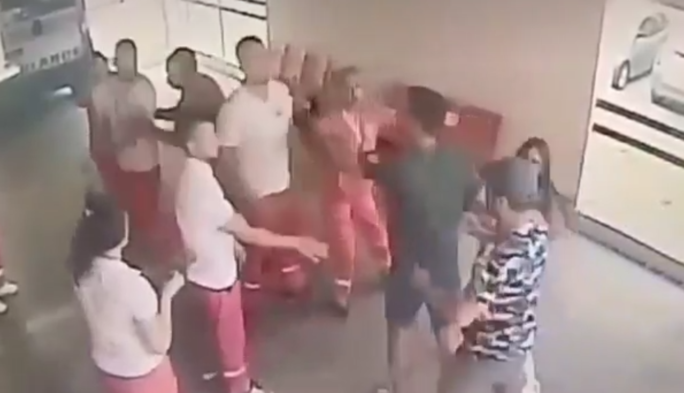 Ko je koga napao – huligani radnike Hitne pomoći ili medicinsko osoblje navijače?
