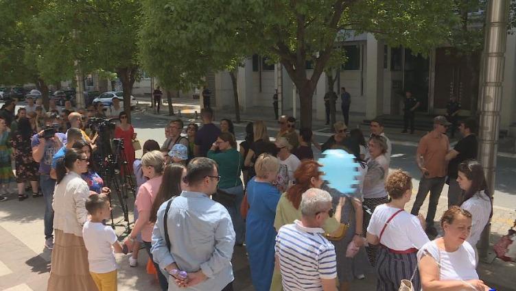 Sa protesta izabranih doktora poručili da su nezadovoljni i da je neophodno zaustaviti odliv ljekara