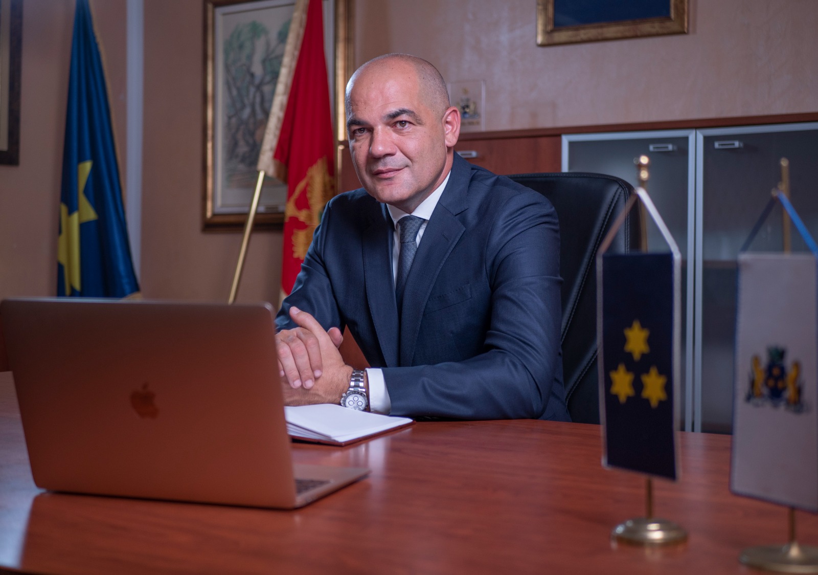 Budvanima stiže novac: Milu Božoviću odobreno da potpiše platne liste