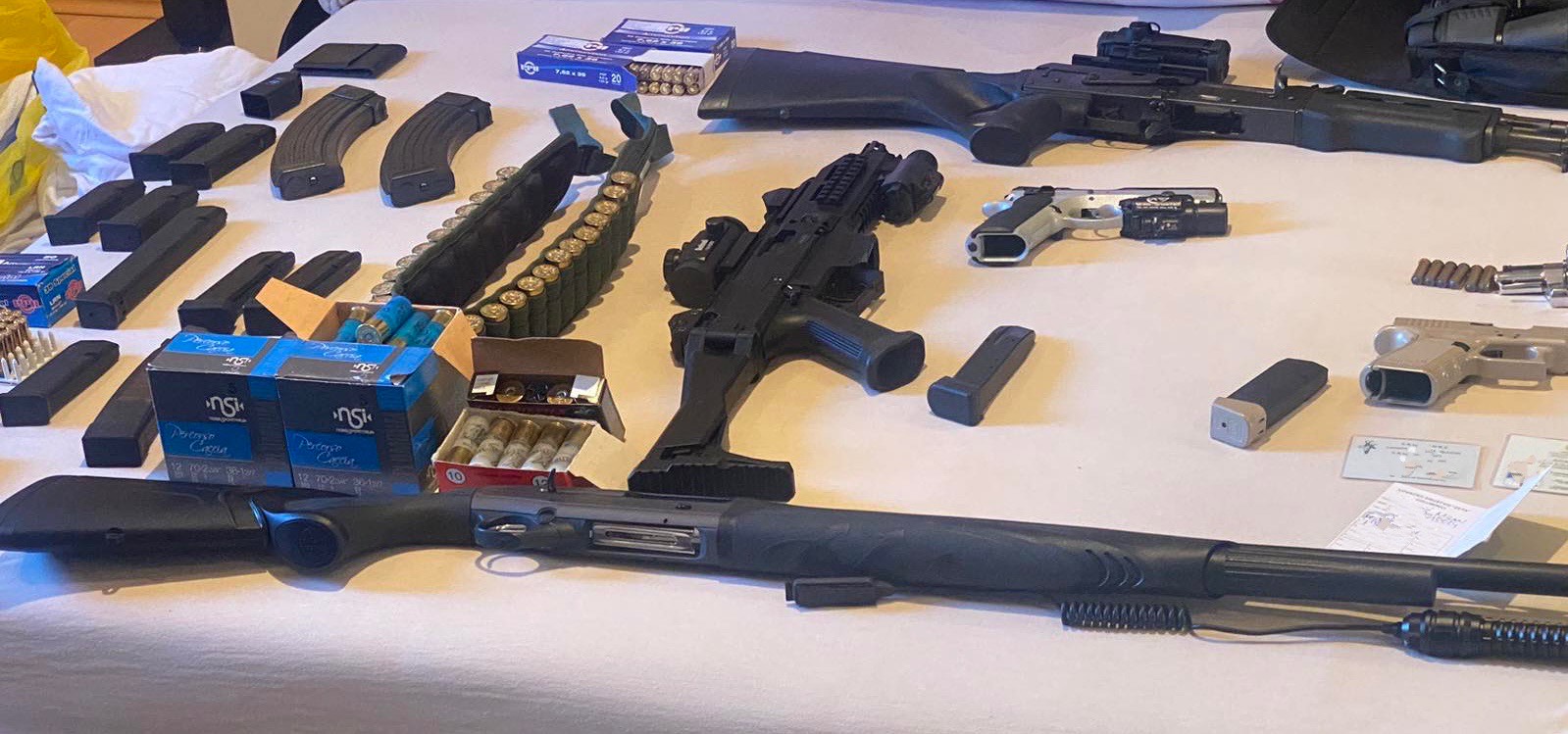 Policija izvršili 38 pretresa, oduzeli oružje, municiju, ručnu bombu, eksploziv…