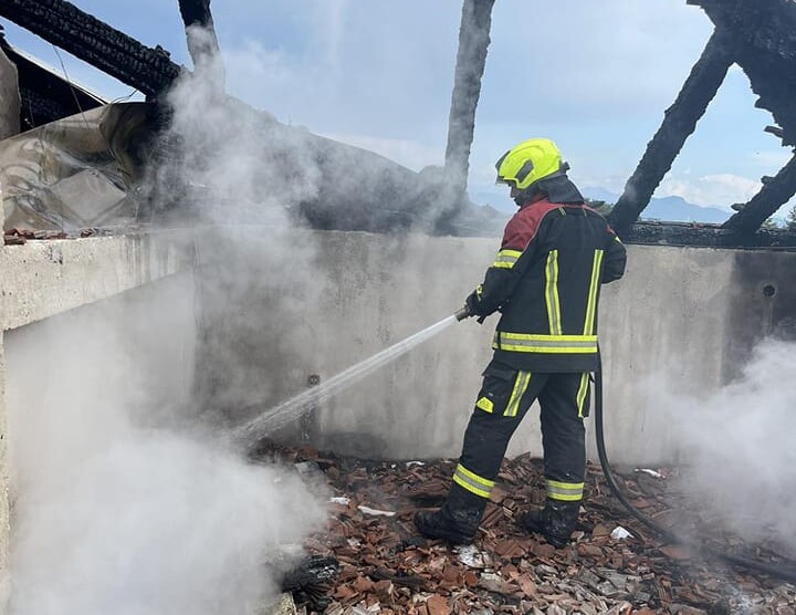 Podgorica: U požaru koji je izbio u stanu povrijeđena jedna osoba