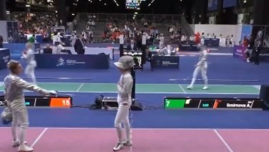 Ukrajinski sportisti ne prezaju ni od čega: Umjesto ruke, Ukrajinka ispružila sablju prema Ruskinji! (VIDEO)