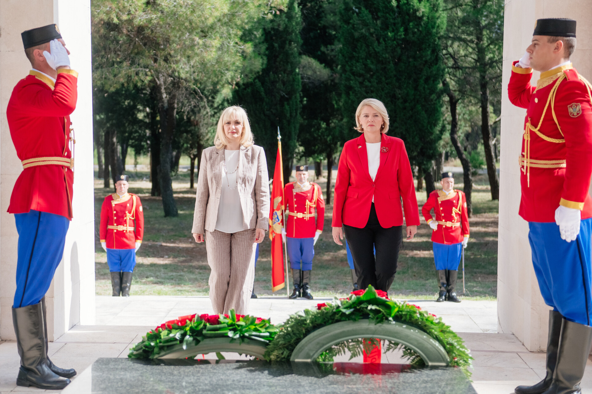 Injac i Borovinić Bojović položile vijenac na spomenik Partizanu borcu na Gorici