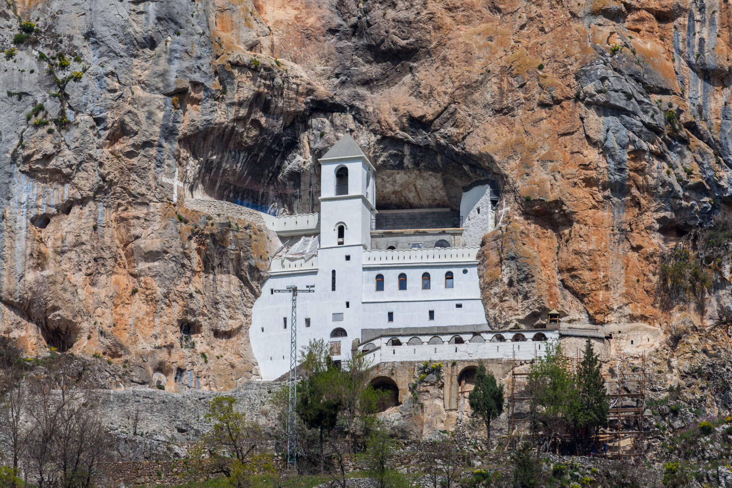 Sto godina od obnove gornjeg manastira Ostrog!