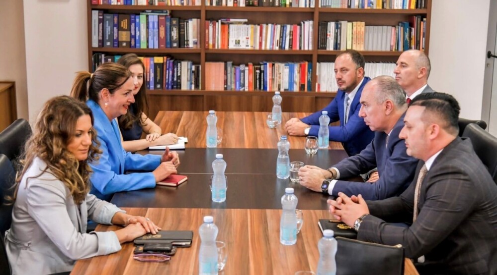Đeka u radnoj posjeti Kosovu: Razgovarali o inteziviranju saradnje u oblasti obrazovanja