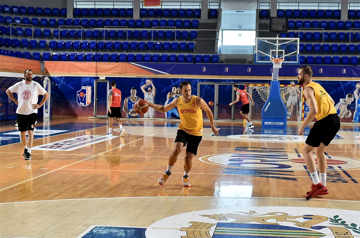 Naporan rad, sjajna atmosfera i uslovi: Crnogorski košarkaši spremaju se za Mundobasket
