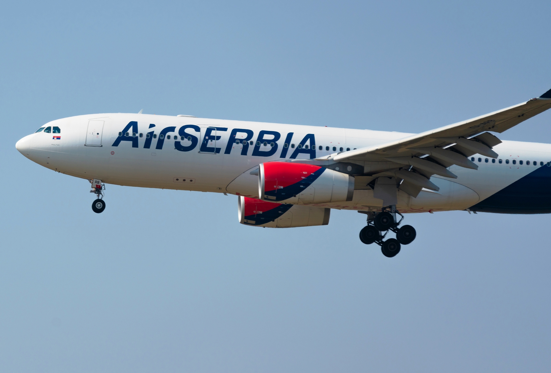 Uz šampanjac, putnici poletjeli prvim avionom Er Srbije za Tbilisi