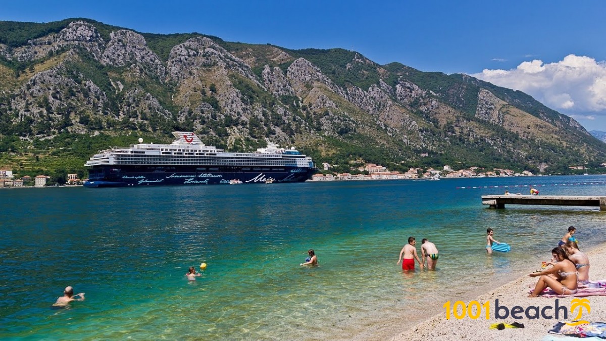 U Dobroti: Rus se na plaži skidao go pred maloljetnicima