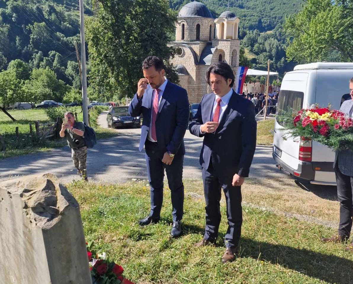 Kovač i Kadić položili vijenac na spomen obilježje u selu Velika