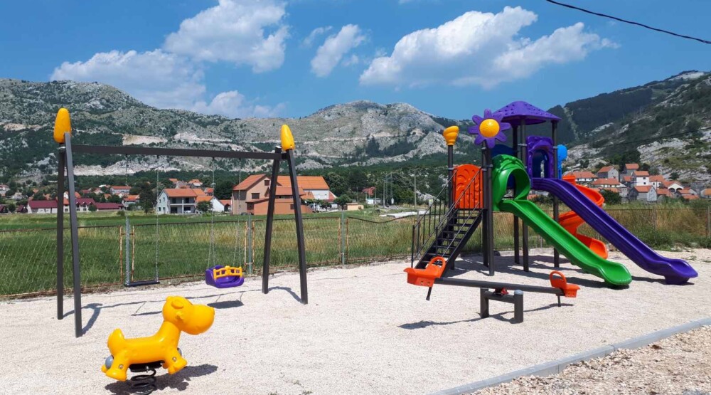 Cetinje: Novo dječije igralište na Njegušima