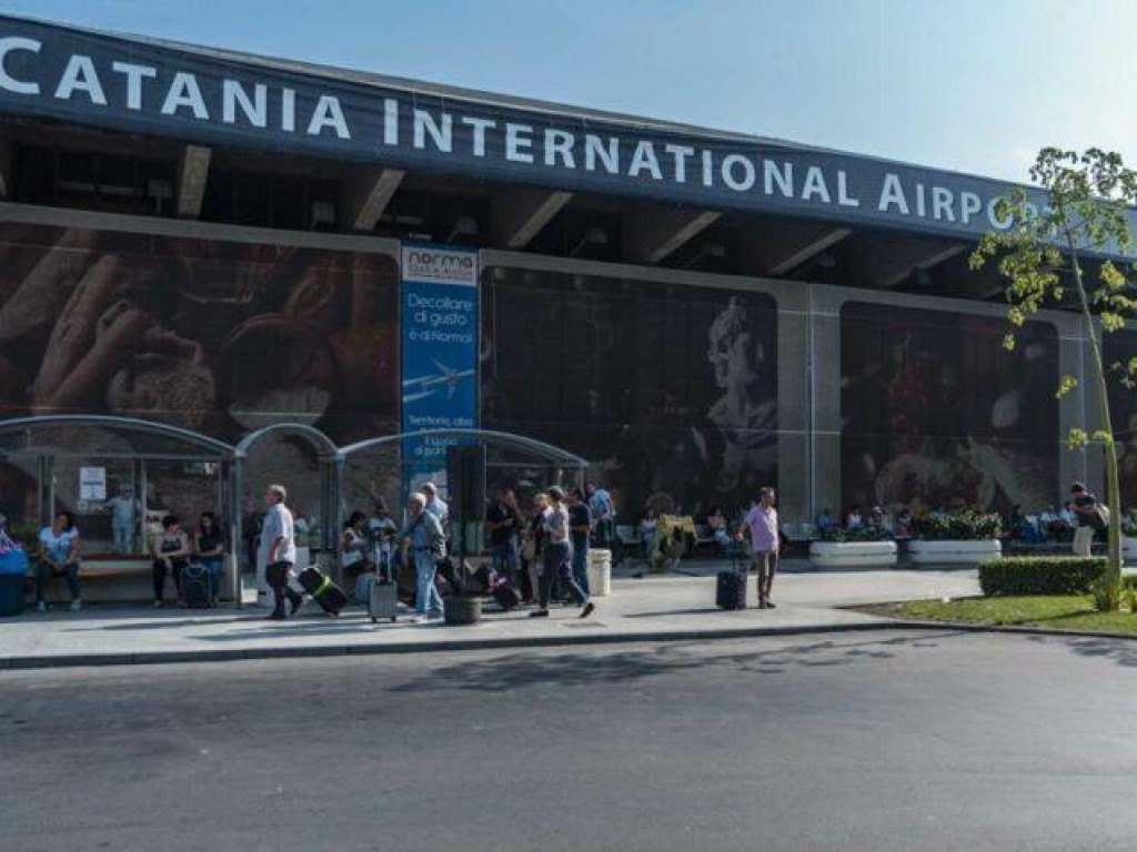 Zbog požara na aerodromu putnici iz Crne Gore ostali u Kataniji