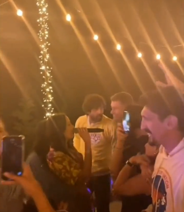 Savić, Teodosić, Nedović: Crnogorski fudbaler i srpski košarkaši uživali u nastupu Aleksandre Prijović (VIDEO)